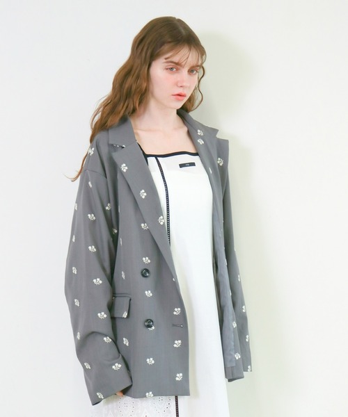 mic by Olu.(ミックバイオルドット)の「< ZOZOTOWN限定 >フラワーエンブロイダリ―ジャケット(テーラードジャケット・レディース・グレー/ブラック・FREE)」の5枚目の写真