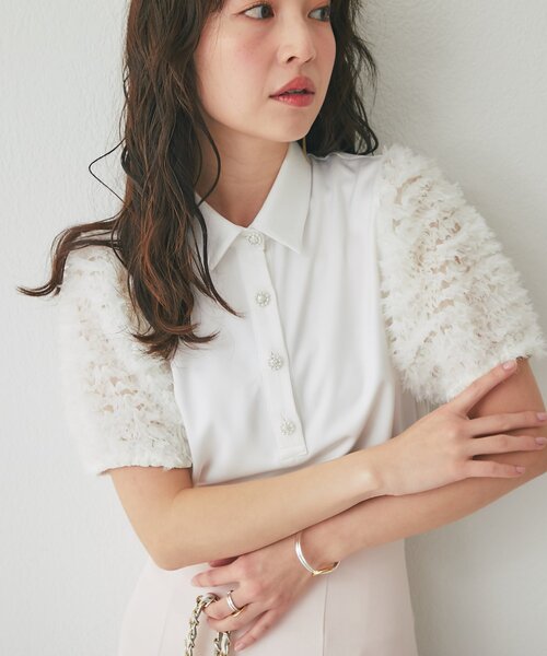 La boutique BonBon（ラブティックボンボン）の「フリルチュールスリーブビジュー釦ブラウス（シャツ/ブラウス・レディース・ブラック/ホワイト・FREE）」の2枚目の写真