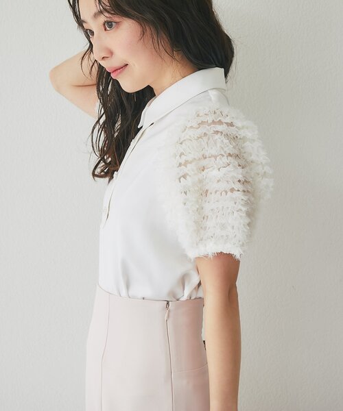 La boutique BonBon（ラブティックボンボン）の「フリルチュールスリーブビジュー釦ブラウス（シャツ/ブラウス・レディース・ブラック/ホワイト・FREE）」の3枚目の写真