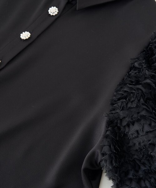 La boutique BonBon（ラブティックボンボン）の「フリルチュールスリーブビジュー釦ブラウス（シャツ/ブラウス・レディース・ブラック/ホワイト・FREE）」の22枚目の写真