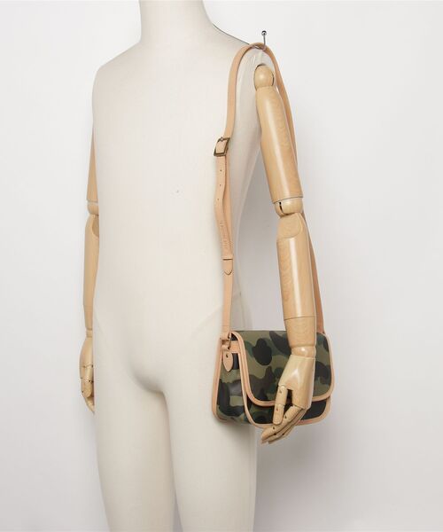 A BATHING APE(アベイシングエイプ)の「1ST CAMO LEATHER SHOULDER BAG(ショルダーバッグ・メンズ・グリーン・FREE)」の10枚目の写真