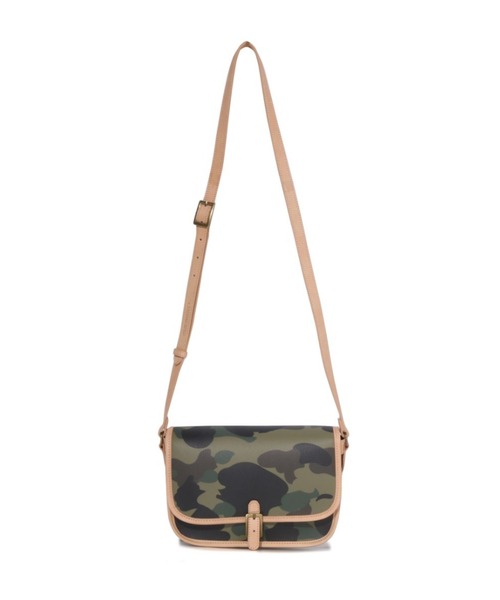 A BATHING APE(アベイシングエイプ)の「1ST CAMO LEATHER SHOULDER BAG(ショルダーバッグ・メンズ・グリーン・FREE)」の1枚目の写真