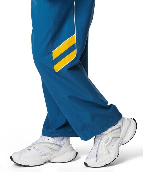 UNDER ARMOUR（アンダーアーマー）の「UAナイロン トラックパンツ（ライフスタイル/メンズ）（その他パンツ・メンズ・ブルー系・L/XL/M/S/3XL/2XL）」の12枚目の写真