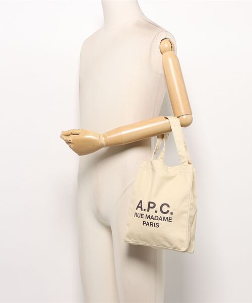 A.P.C.(アーペーセー)の「TOTE LOU RUE MADAME SMALL 2.0(トートバッグ・レディース・ベージュ系その他・ONESIZE)」の5枚目の写真
