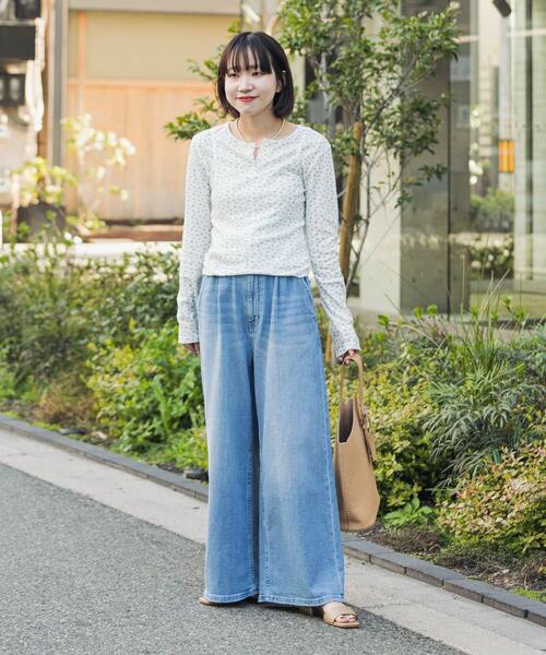 URBAN RESEARCH(アーバンリサーチ)の「『3サイズ展開』綿麻デニムイージーパンツ(デニムパンツ・レディース・ホワイト/ライトブルー・40/38/36)」の22枚目の写真