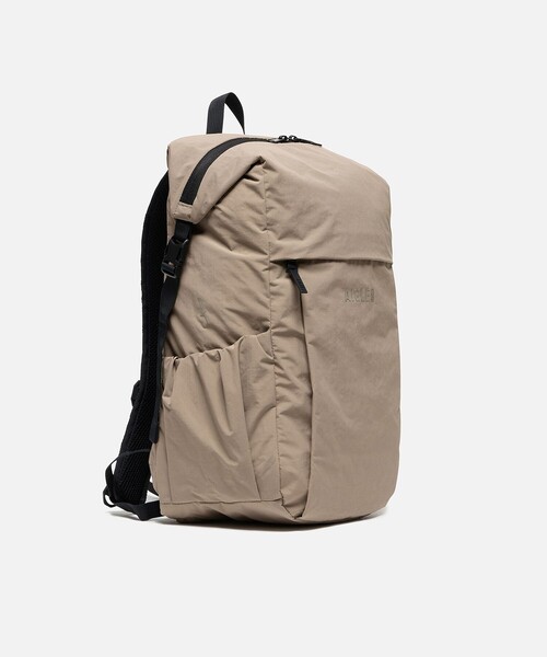 AIGLE(エーグル)の「撥水 ネイバーフッド バッグパック 18L(バックパック/リュック・レディース・ブラウン/ブラック・FREE)」の4枚目の写真