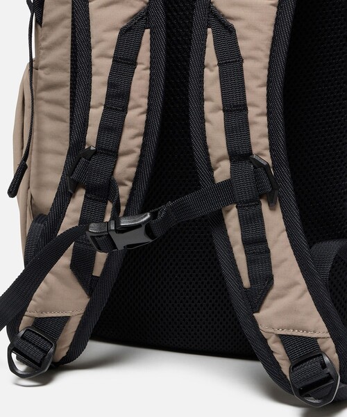 AIGLE(エーグル)の「撥水 ネイバーフッド バッグパック 18L(バックパック/リュック・レディース・ブラウン/ブラック・FREE)」の10枚目の写真