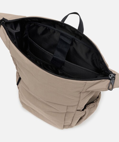 AIGLE(エーグル)の「撥水 ネイバーフッド バッグパック 18L(バックパック/リュック・レディース・ブラウン/ブラック・FREE)」の12枚目の写真