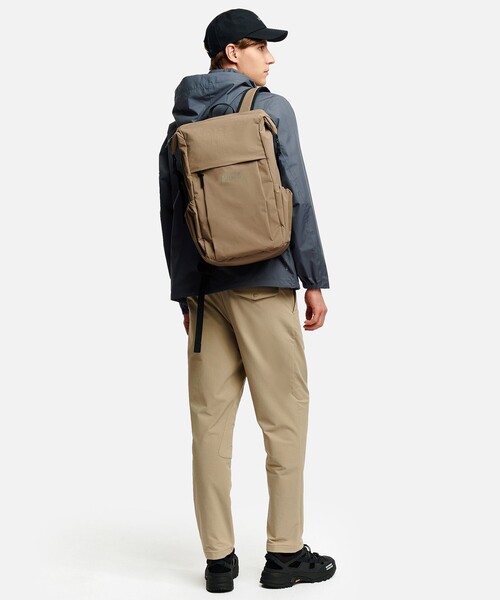 AIGLE(エーグル)の「撥水 ネイバーフッド バッグパック 18L(バックパック/リュック・レディース・ブラウン/ブラック・FREE)」の13枚目の写真
