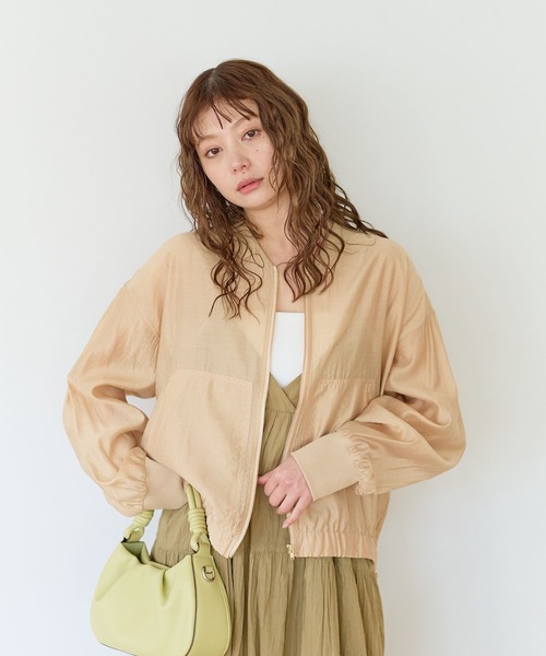 BAYFLOW（ベイフロー）の「[シルエット調整可能]シアーリブブルゾン（ブルゾン・レディース・サンドベージュ/ブラック/アイボリー・FREE）」の3枚目の写真