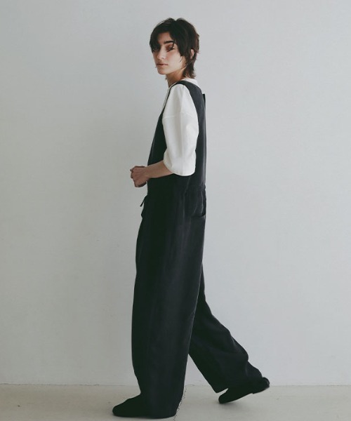 ETRE TOKYO(エトレトウキョウ)の「【先行予約限定 10%OFF】クルーネックキュプラタンクオールインワン(つなぎ/オールインワン・レディース・ブラック/ブラウン・S/M)」の12枚目の写真