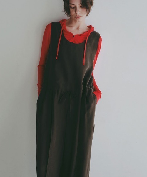 ETRE TOKYO(エトレトウキョウ)の「【先行予約限定 10%OFF】クルーネックキュプラタンクオールインワン(つなぎ/オールインワン・レディース・ブラック/ブラウン・S/M)」の3枚目の写真