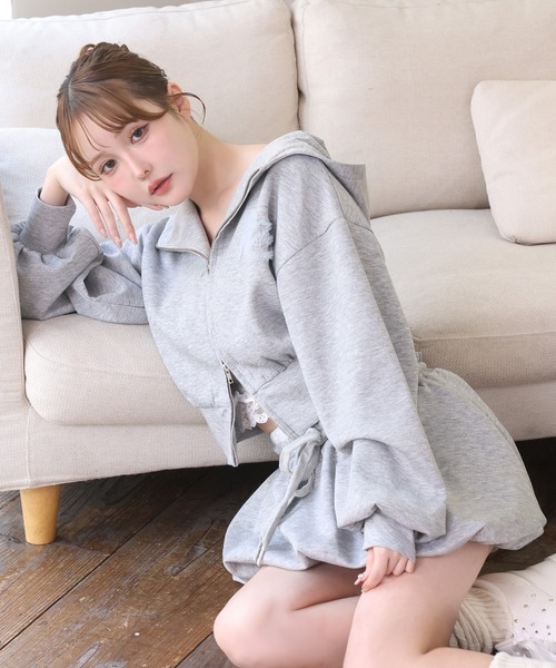 one after another NICE CLAUP(ワンアフターアナザーナイスクラップ)の「チュールロゴショートパーカー(パーカー・レディース・オフホワイト/ピンク/サックスブルー/グレー/ブラック・FREE)」の10枚目の写真
