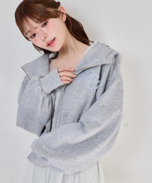 one after another NICE CLAUP(ワンアフターアナザーナイスクラップ)の「チュールロゴショートパーカー(パーカー・レディース・オフホワイト/ピンク/サックスブルー/グレー/ブラック・FREE)」の15枚目の写真