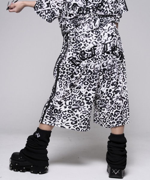 REFLEM(レフレム)の「『REFLEM/レフレム』クロス刺繍ベロアハーフパンツ(その他パンツ・レディース・ブラック×パープル/レオパード/ブラック×ピンク/ブラック×ホワイト・FREE)」の19枚目の写真