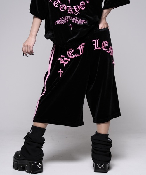 REFLEM(レフレム)の「『REFLEM/レフレム』クロス刺繍ベロアハーフパンツ(その他パンツ・レディース・ブラック×パープル/レオパード/ブラック×ピンク/ブラック×ホワイト・FREE)」の16枚目の写真