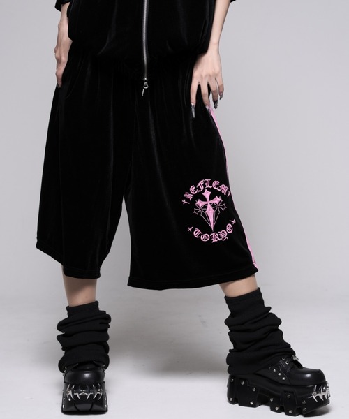 REFLEM(レフレム)の「『REFLEM/レフレム』クロス刺繍ベロアハーフパンツ(その他パンツ・レディース・ブラック×パープル/レオパード/ブラック×ピンク/ブラック×ホワイト・FREE)」の13枚目の写真