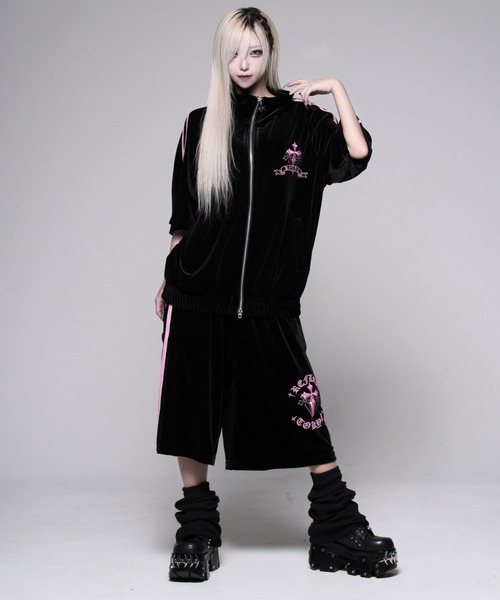 REFLEM(レフレム)の「『REFLEM/レフレム』クロス刺繍ベロアハーフパンツ(その他パンツ・レディース・ブラック×パープル/レオパード/ブラック×ピンク/ブラック×ホワイト・FREE)」の17枚目の写真