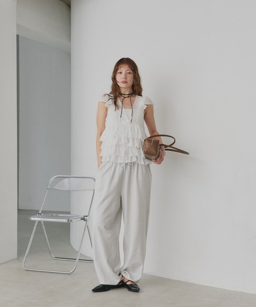 ad thie(アドティエ)の「ティアード フリル ノースリーブブラウス(シャツ/ブラウス・レディース・チャコール/オフホワイト・FREE)」の5枚目の写真