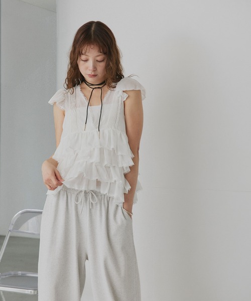 ad thie(アドティエ)の「ティアード フリル ノースリーブブラウス(シャツ/ブラウス・レディース・チャコール/オフホワイト・FREE)」の8枚目の写真