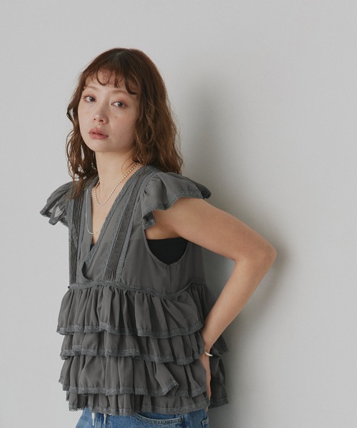 ad thie(アドティエ)の「ティアード フリル ノースリーブブラウス(シャツ/ブラウス・レディース・チャコール/オフホワイト・FREE)」の21枚目の写真