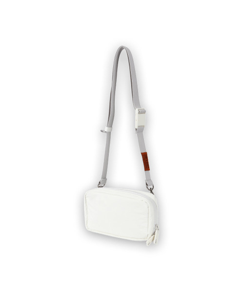TAB N SHIFT(タブアンドシフト)の「Chrome Tyvek Mini Cross Bag - Cream(メッセンジャーバッグ・レディース・その他・FREE)」の1枚目の写真