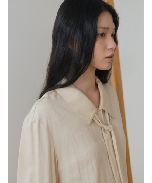 UNNOUT（アナウト）の「RELAXED TIE BLOUSE BUTTER（シャツ/ブラウス・レディース・その他・FREE）」の2枚目の写真