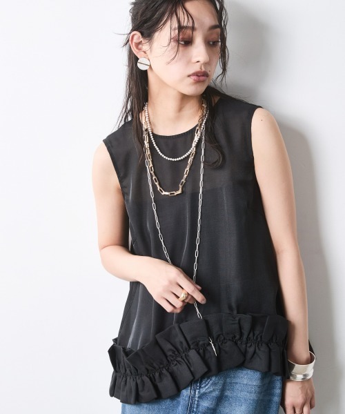 CHIC STYLE(シックスタイル)の「裾フリルシアーノースリーブブラウス<大きいサイズ有>シックスタイル(シャツ/ブラウス・レディース・ライトベージュ/ブラック・5L/4L/3L/LL/L/M)」の2枚目の写真