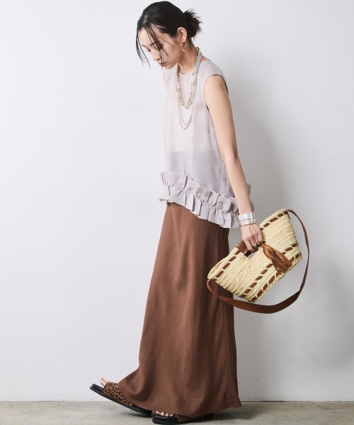 CHIC STYLE(シックスタイル)の「裾フリルシアーノースリーブブラウス<大きいサイズ有>シックスタイル(シャツ/ブラウス・レディース・ライトベージュ/ブラック・5L/4L/3L/LL/L/M)」の7枚目の写真