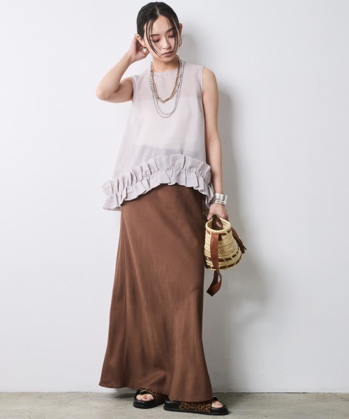 CHIC STYLE(シックスタイル)の「裾フリルシアーノースリーブブラウス<大きいサイズ有>シックスタイル(シャツ/ブラウス・レディース・ライトベージュ/ブラック・5L/4L/3L/LL/L/M)」の4枚目の写真