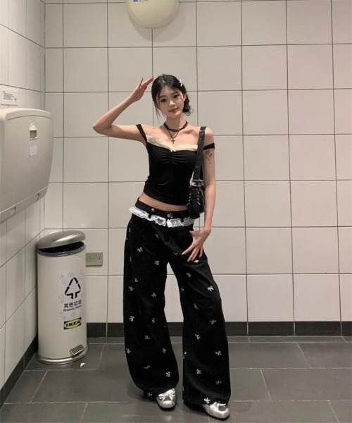 Ritzy(リッツィー)の「Y2K オフショルダーレース切り替えリブトップス(タンクトップ・レディース・ブラック・M/L/S)」の4枚目の写真