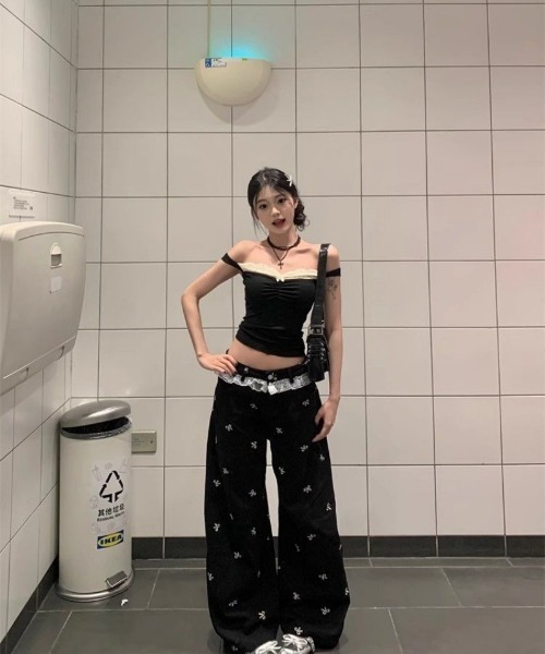 Ritzy(リッツィー)の「Y2K オフショルダーレース切り替えリブトップス(タンクトップ・レディース・ブラック・M/L/S)」の3枚目の写真