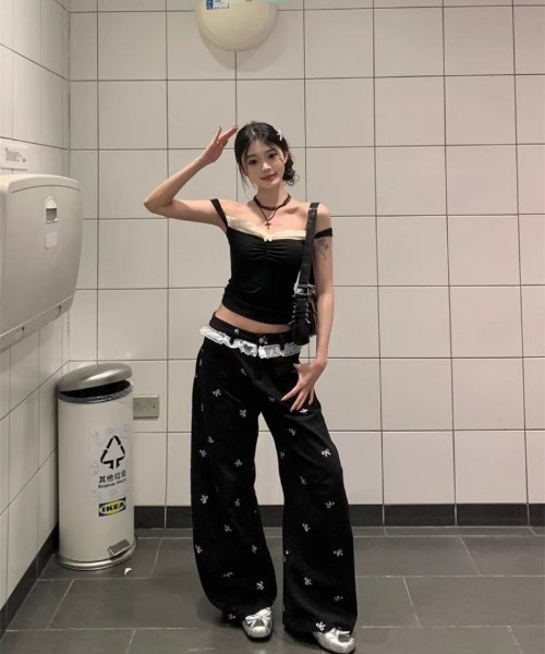 Ritzy(リッツィー)の「Y2K オフショルダーレース切り替えリブトップス(タンクトップ・レディース・ブラック・M/L/S)」の11枚目の写真