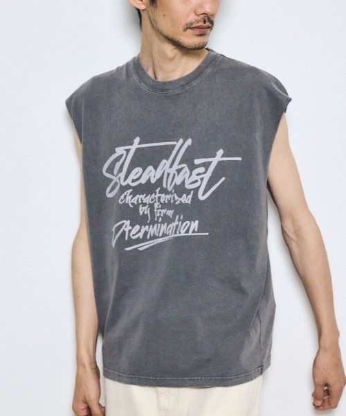 AZUL by moussy（アズールバイマウジー）の「ピグメントノースリーブトップス　夏服　春服　秋服　筋トレ　ジム（Tシャツ/カットソー・メンズ・ベージュ/ブラック/レッド/オフホワイト・MEDIUM/LARGE）」の3枚目の写真