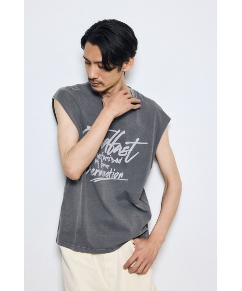 AZUL by moussy（アズールバイマウジー）の「ピグメントノースリーブトップス　夏服　春服　秋服　筋トレ　ジム（Tシャツ/カットソー・メンズ・ベージュ/ブラック/レッド/オフホワイト・MEDIUM/LARGE）」の10枚目の写真