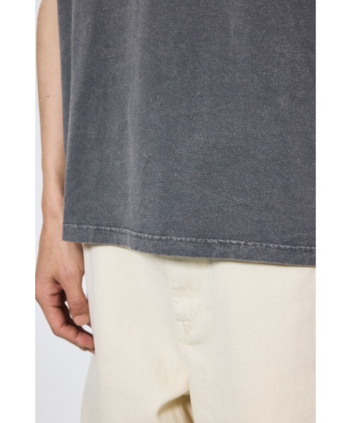 AZUL by moussy（アズールバイマウジー）の「ピグメントノースリーブトップス　夏服　春服　秋服　筋トレ　ジム（Tシャツ/カットソー・メンズ・ベージュ/ブラック/レッド/オフホワイト・MEDIUM/LARGE）」の19枚目の写真