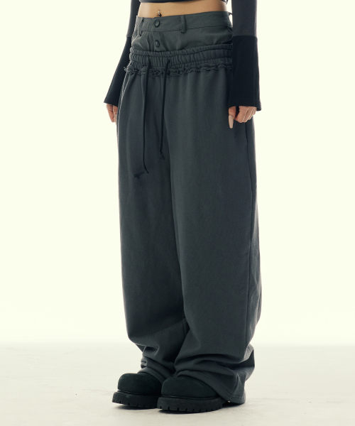 GILAARCHIVE(ギラアーカイブ)の「LAYERED WAIST SWEAT PANTS_CHARCOAL(スウェットパンツ・レディース・その他・FREE)」の2枚目の写真