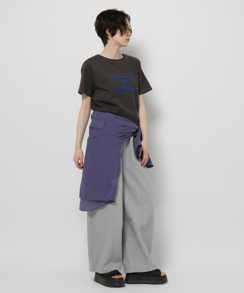 niko and...(ニコアンド)の「レタリング刺繍Tシャツ(Tシャツ/カットソー・レディース・チャコール/オフホワイト/ブラウン・LARGE/MEDIUM)」の19枚目の写真