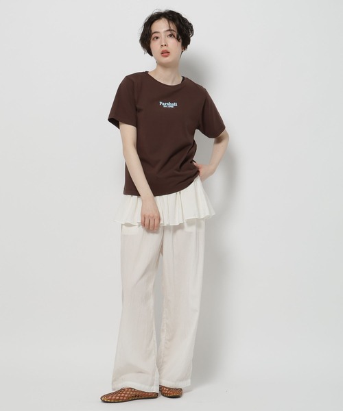 niko and...(ニコアンド)の「レタリング刺繍Tシャツ(Tシャツ/カットソー・レディース・チャコール/オフホワイト/ブラウン・LARGE/MEDIUM)」の22枚目の写真