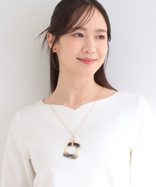 SHOO・LA・RUE(シューラルー)の「樹脂スクエアスネークネックレス(ネックレス・レディース・チャコールグレー/ダークブラウン/ベージュ・00)」の8枚目の写真
