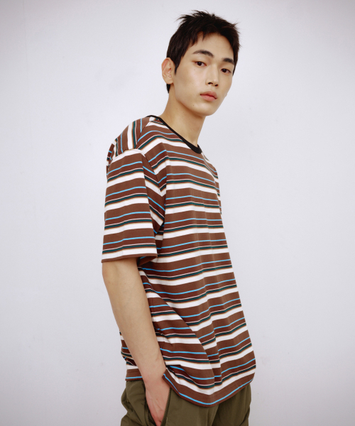 KALAPATTHAR(カラパタール)の「KP LOGO STRIPE SHORT-SLEEVED T-SHIRT - BROWN(Tシャツ/カットソー・メンズ・その他・LARGE/X-LARGE/MEDIUM)」の2枚目の写真
