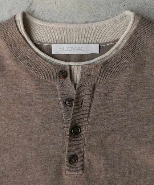 SLOWACID（スローアシッド）の「レイヤードヘンリーネックニット[ブラウン]（ニット/セーター・レディース・その他・SMALL/MEDIUM/LARGE）」の3枚目の写真