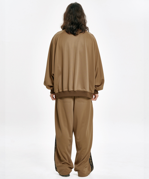 AJOBYAJO（アジョバイアジョ）の「One Tuck Track Pants [MOCHA]（スウェットパンツ・レディース・その他・MEDIUM/LARGE/X-LARGE）」の10枚目の写真