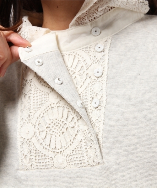 PUAL CE CIN（ピュアルセシン）の「襟レースチュニック（Tシャツ/カットソー・レディース・オートミール/ライトグレー/ネイビー・FREE）」の4枚目の写真