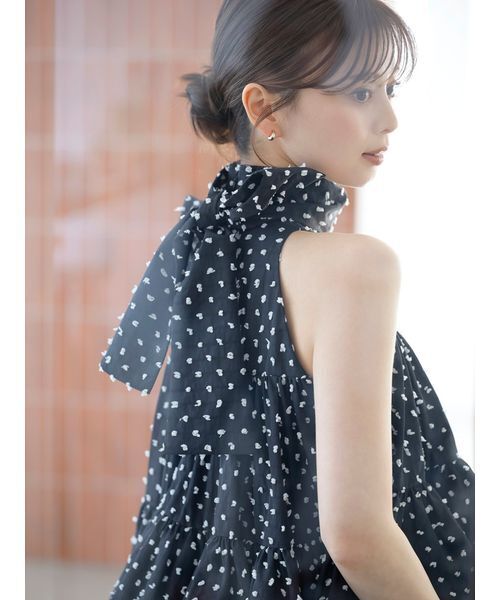 SNIDEL（スナイデル）の「ドビードットティアードブラウス（シャツ/ブラウス・レディース・オフホワイト/ブラック/ライトブルー・F）」の14枚目の写真