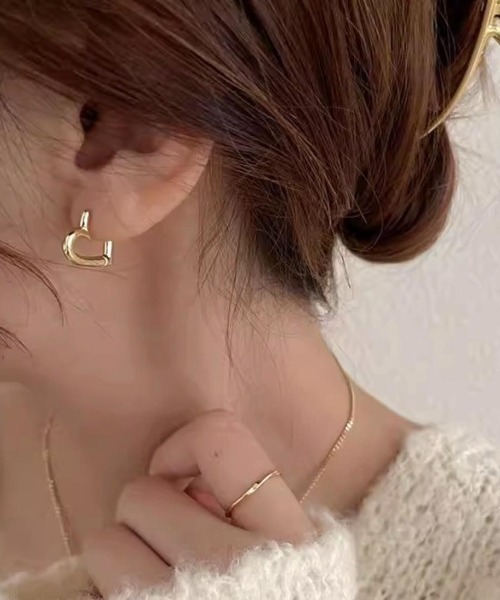 Forcement(フォースメント)の「耳元にさりげない甘さを添える、ミニハートフープピアス(ピアス(両耳用)・レディース・シルバー/ゴールド・FREE)」の1枚目の写真