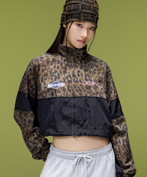 X-girl(エックスガール)の「2WAY SCRIPT LOGO TRACK JACKET(ブルゾン・レディース・ブラック/ベージュ/バーガンディー・S/M)」の3枚目の写真