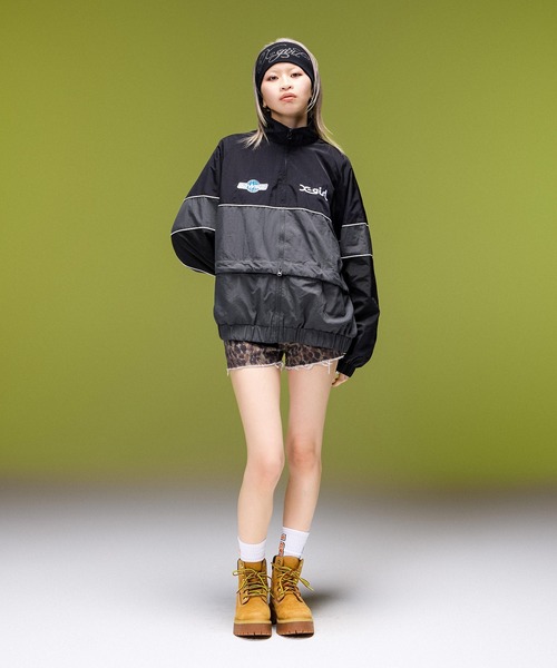 X-girl(エックスガール)の「2WAY SCRIPT LOGO TRACK JACKET(ブルゾン・レディース・ブラック/ベージュ/バーガンディー・S/M)」の19枚目の写真