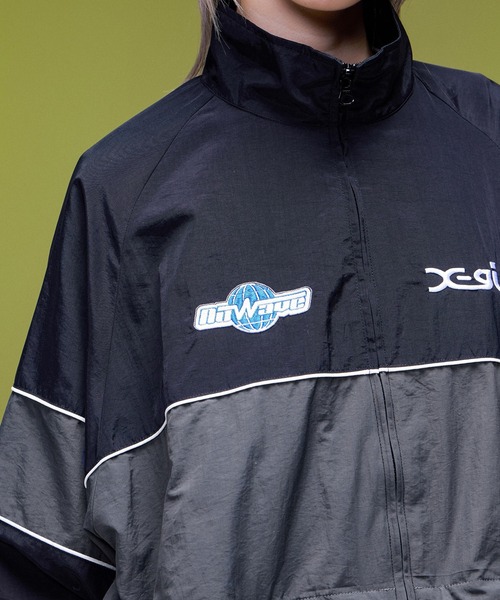 X-girl(エックスガール)の「2WAY SCRIPT LOGO TRACK JACKET(ブルゾン・レディース・ブラック/ベージュ/バーガンディー・S/M)」の22枚目の写真