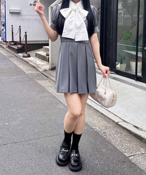 INGNI(イング)の「シャツドッキングプリーツミニワンピース(ワンピース・レディース・ホワイト×ブラック/ホワイト×グレー/ホワイト系7・M)」の4枚目の写真
